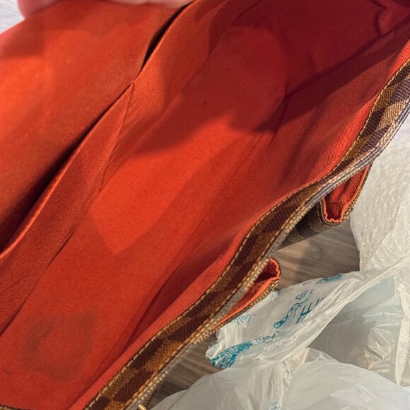 Louis Vuitton Brown and Red Messenger Bag with Iconic Design - Picture 13 of 14